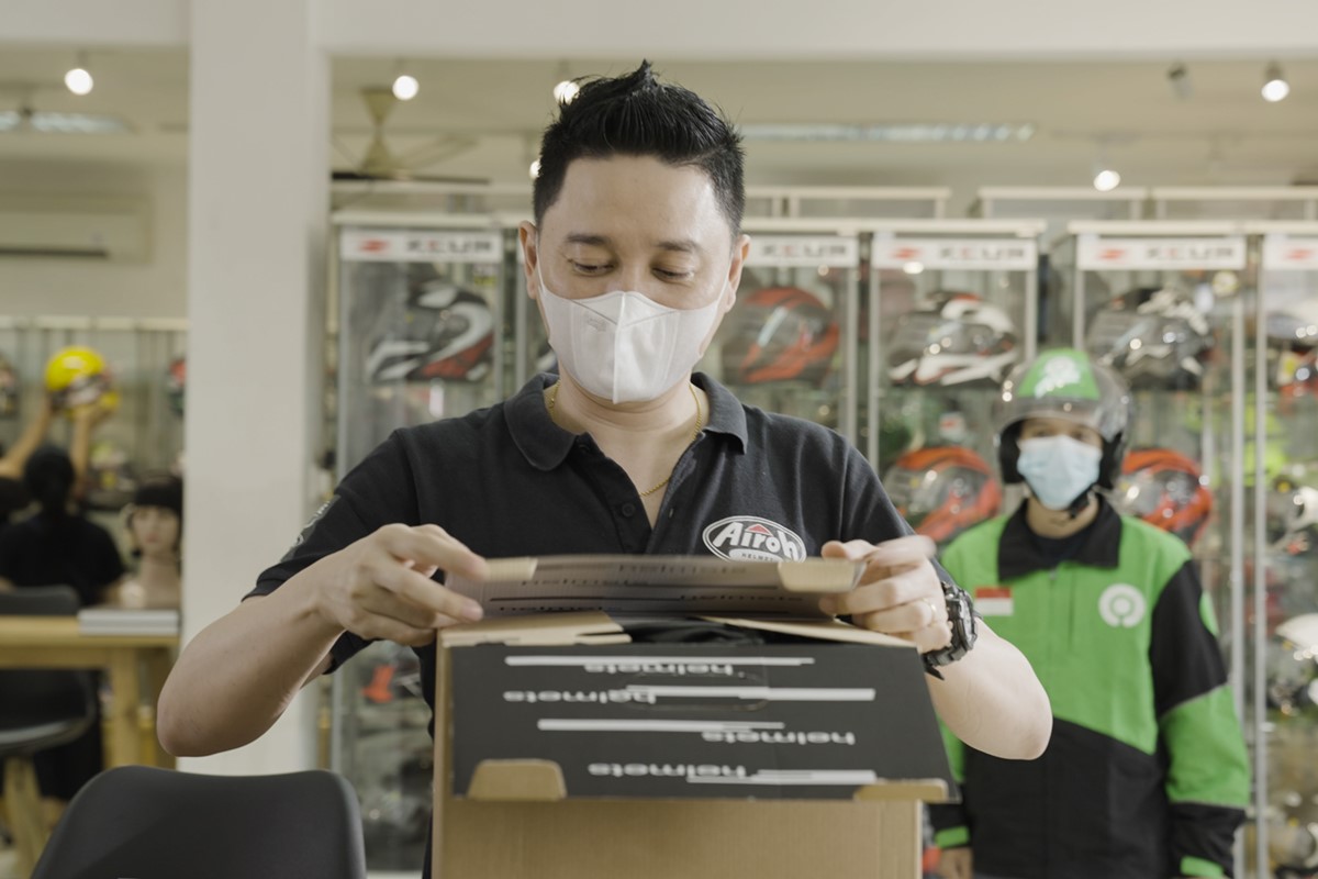 Bisnis helm yang dapat berjalan baik secara online melalui bantuan dari aplikasi POS Moka
