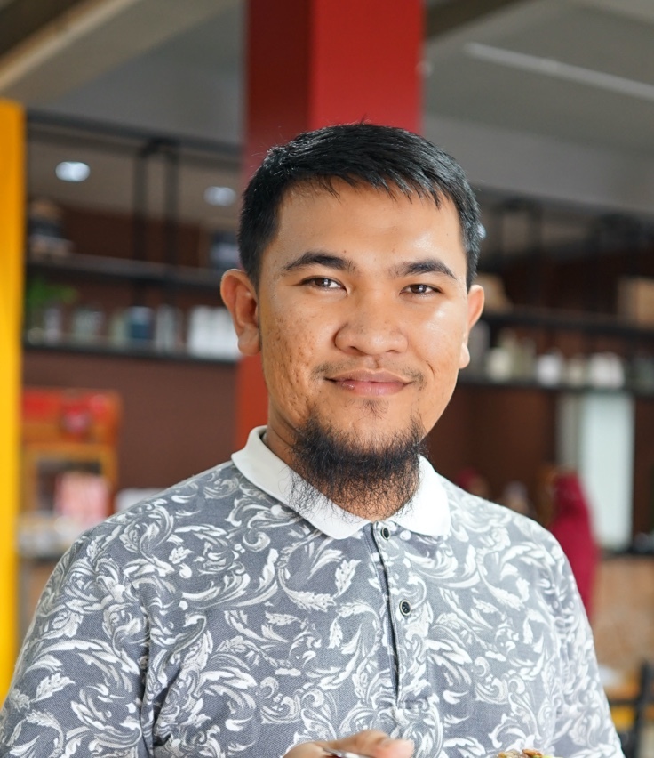 Ashari owner Warung Bakso Mas Cingkrank yang menggunakan program loyalitas pelanggan menjadi dapat menjaga jumlah penjualan usahanya